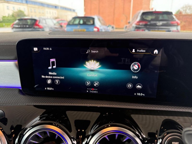 MERCEDES-BENZ CLA